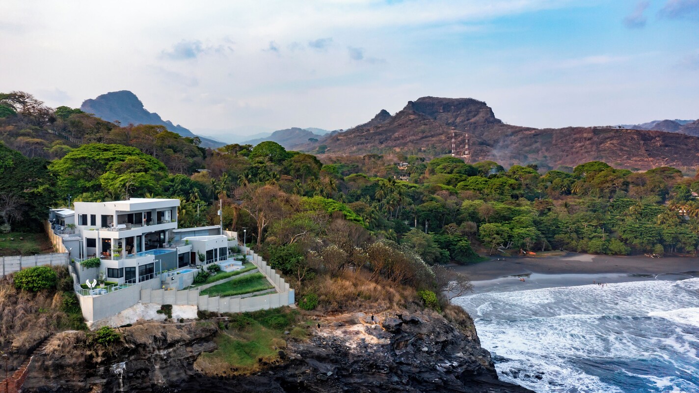 Cómo comprar casa en El Salvador siendo extranjero: proceso legal completo